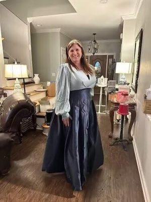 Satin Long Sleeve Prom Dress with Pockets Formal Evening Party Gowns Black Skirt Gown XMD5