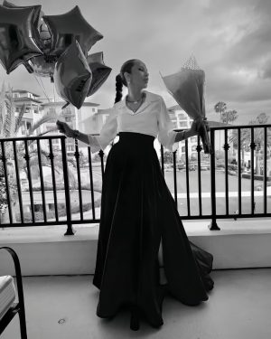 Satin Long Sleeve Prom Dress with Pockets Formal Evening Party Gowns Black Skirt Gown XMD5